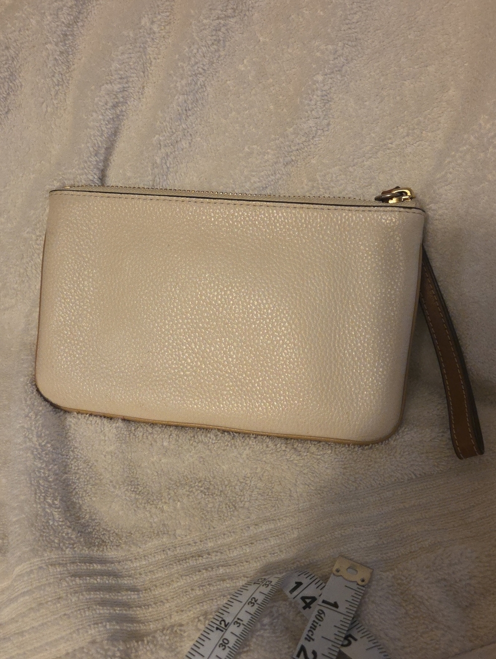 Tory Burch Cream Wristlet Clutch with Gold Logo Preloved Great Condition - Picture 3 of 8